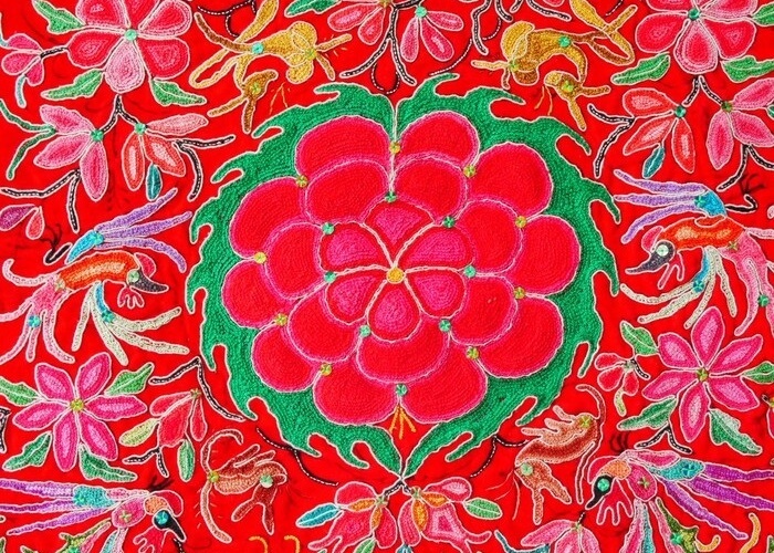 Collection broderies et batiks sur La Maison d'Echo